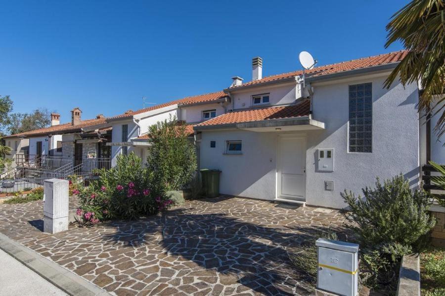 Pietra Villa Dajla Luaran gambar